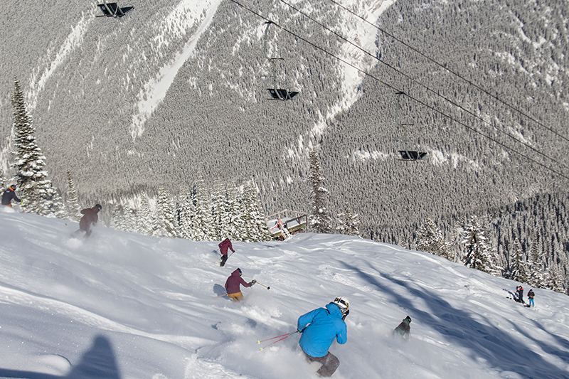 image-5-party-shred-tatum-hits-the-slopes-with-the-norquay-team